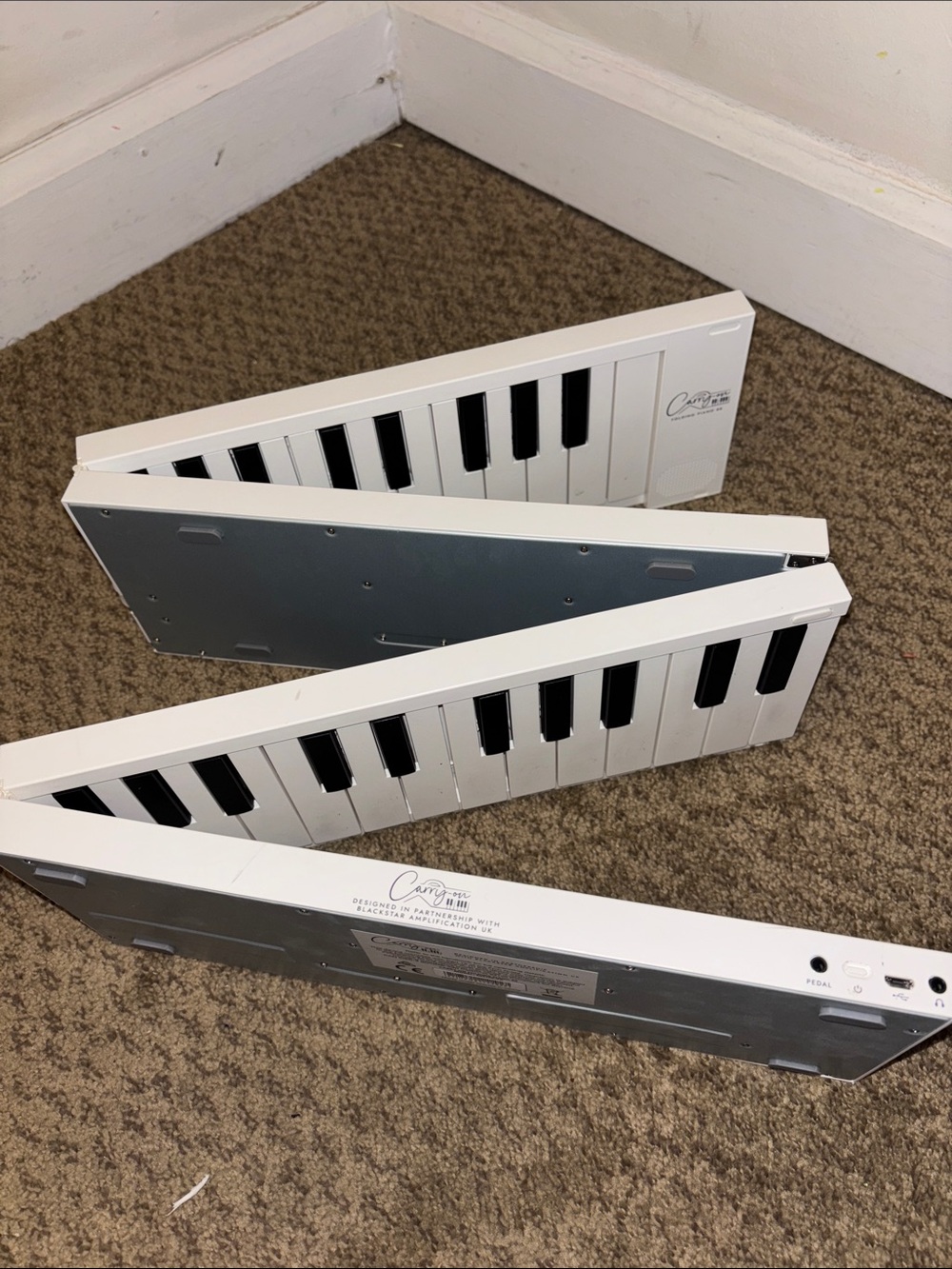 Carry-on Foldable MIDI Keyboard Controller in White